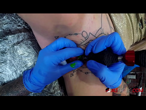 ❤️ Äärimmäisen tatuoitu hottie Sully Savage sai tatuoinnin klitorikseen ❤️ Vittu video at fi.mypornpics.ru
